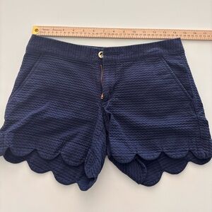 Lilly Pulitzer Buttercup Navy Scalloped Women Shorts Size 00
